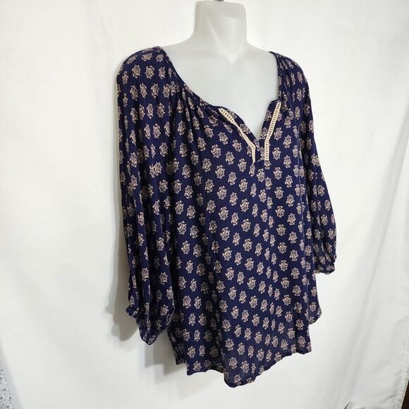 Fun2Fun Womens Blouse Medium Blue Floral 3/4 Sleeve Curved Hem Lattice V Neck - Picture 4 of 9